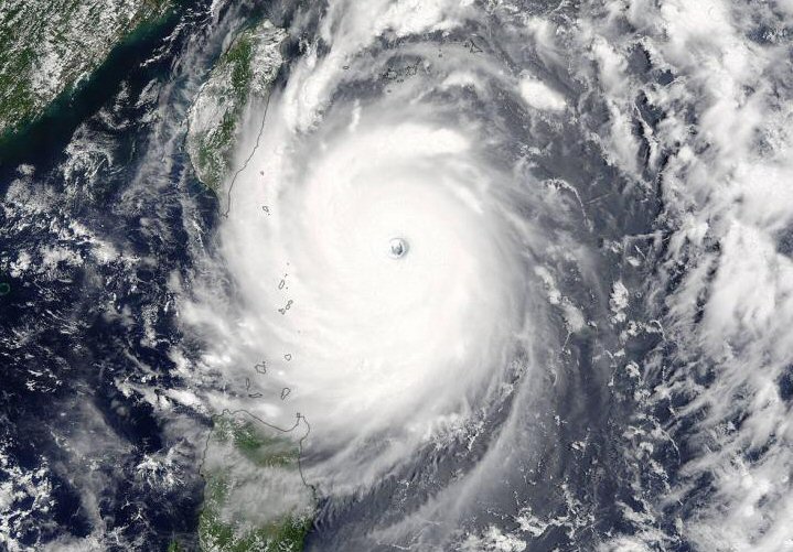 Claim: aerosols prevented hurricanes from getting stronger, but will intensify now